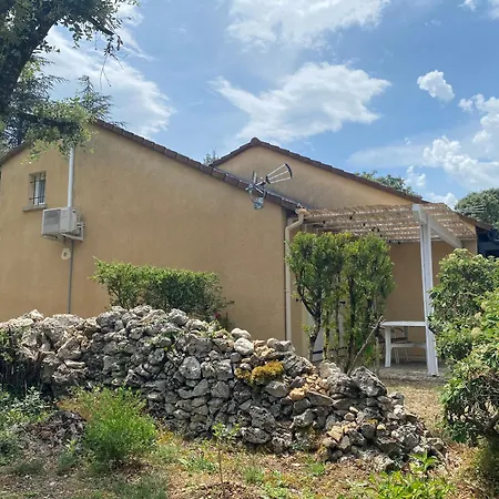 Holiday home La O'liso Gorges De L'ardeche 4 Places Avec Piscine A 5mn Du Pont D Arc